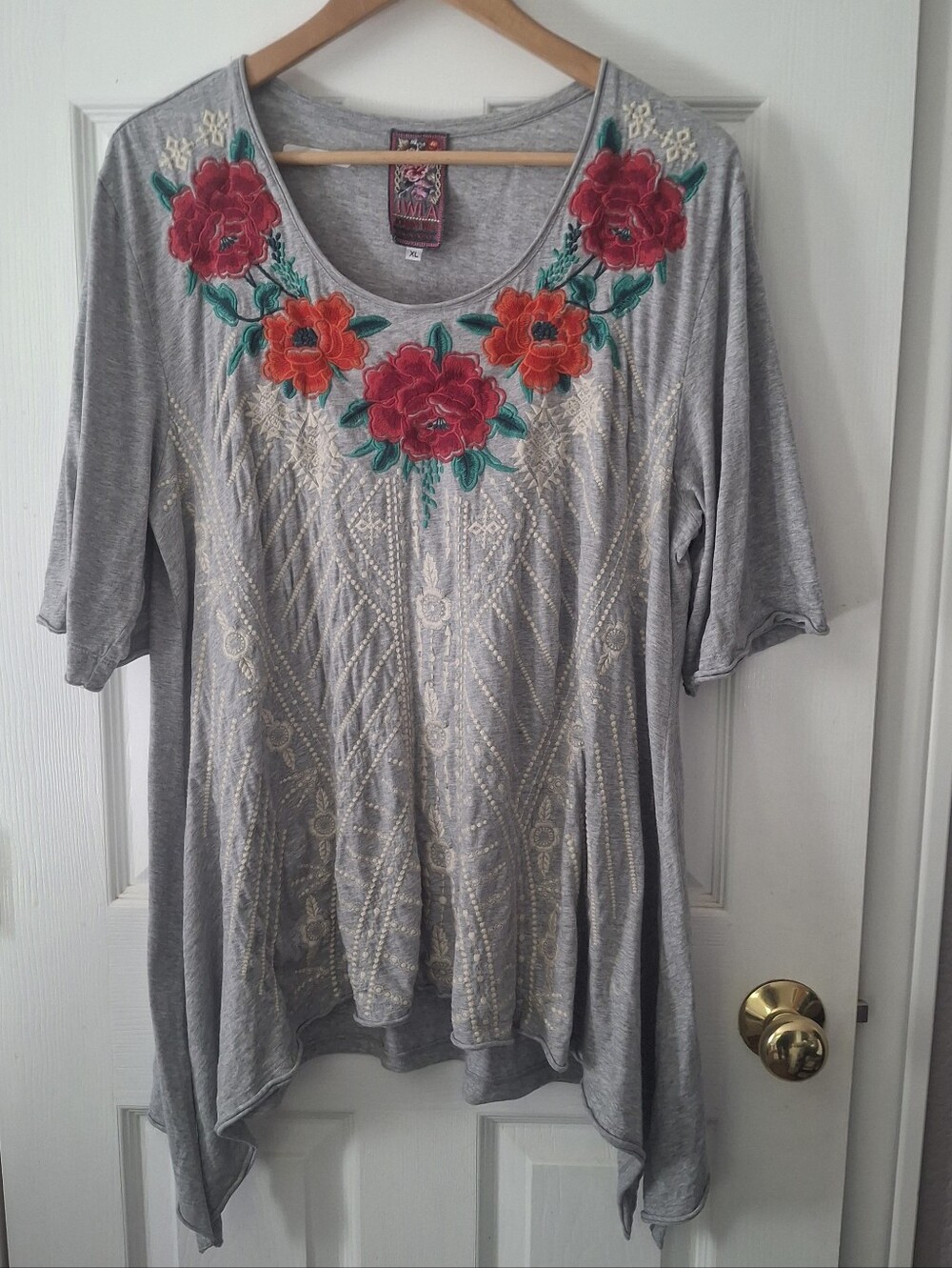 Johnny Was Grey Embroidered Floral Tunic Top Boho Sharkbite Hem Womens Size XL